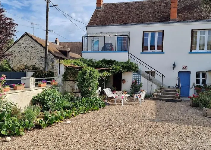 Les Noyers Monestois Entre Cher Et Canal De Berry